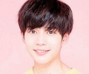 なにわ男子, メンバー, 長尾謙杜, プロフィール, 誕生日, 年齢, 身長, メンバーカラー
