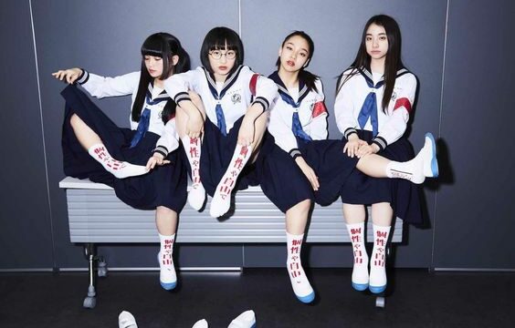 新しい学校のリーダーズのメンバー